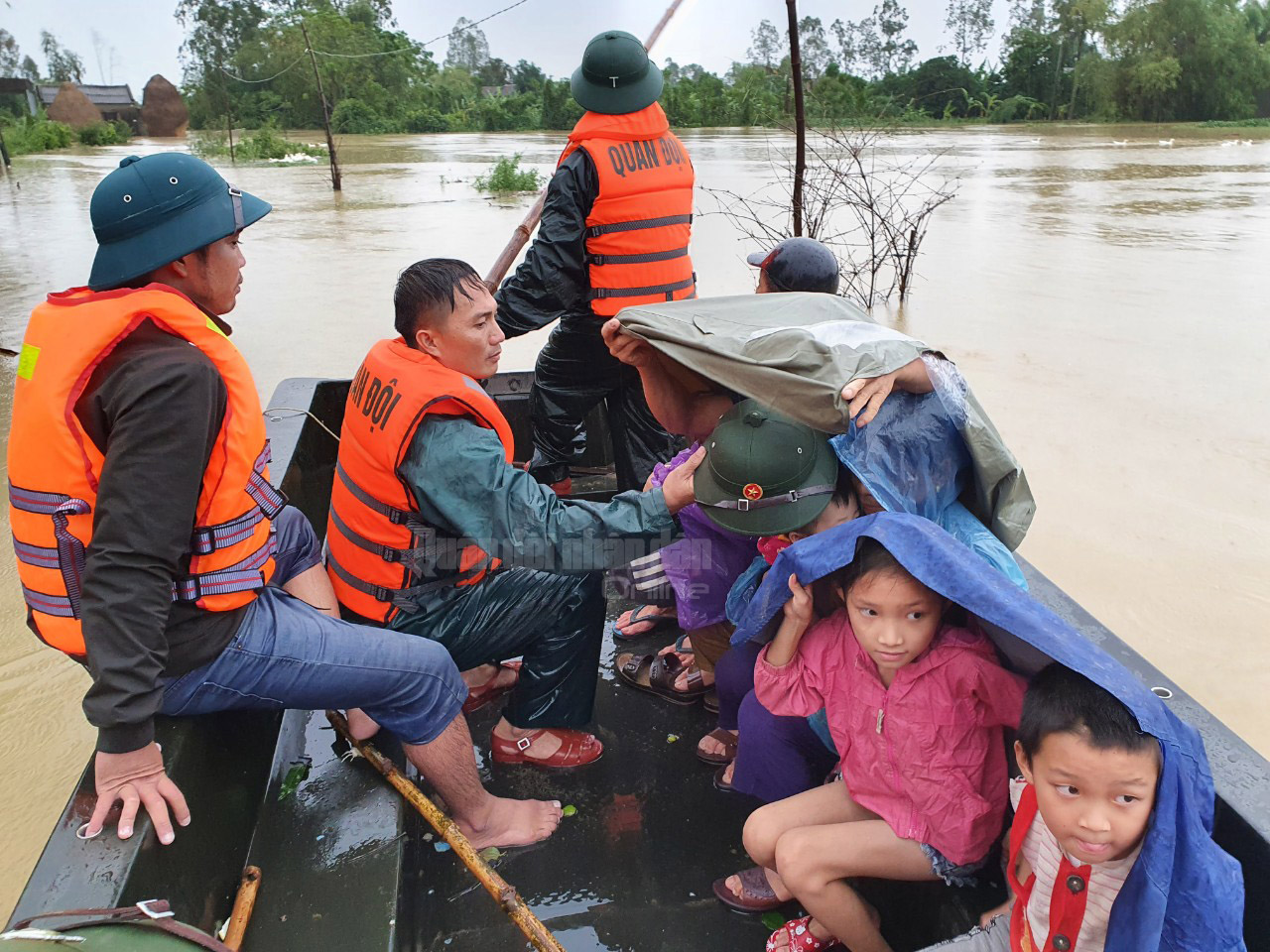Người hùng giữa dòng lũ dữ

